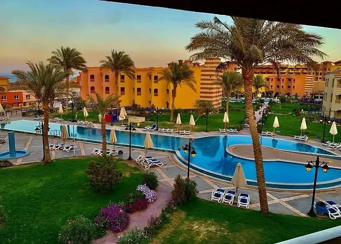 مسبح خاص - بورت ساوث بيتش - ملاذ الفخامة بمعايير حقيقية * عين السخنة